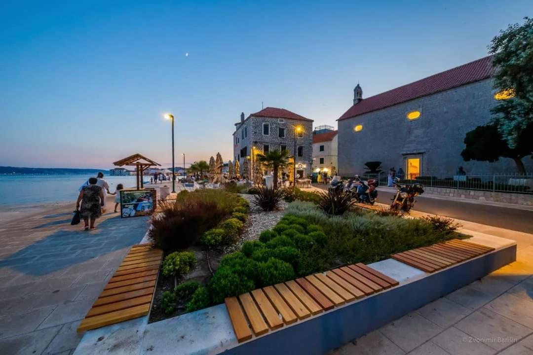 Modern Apartment Near Split & Trogir Kaštela エクステリア 写真
