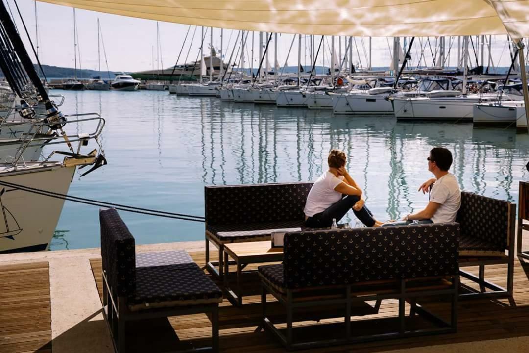 Modern Apartment Near Split & Trogir Kaštela エクステリア 写真