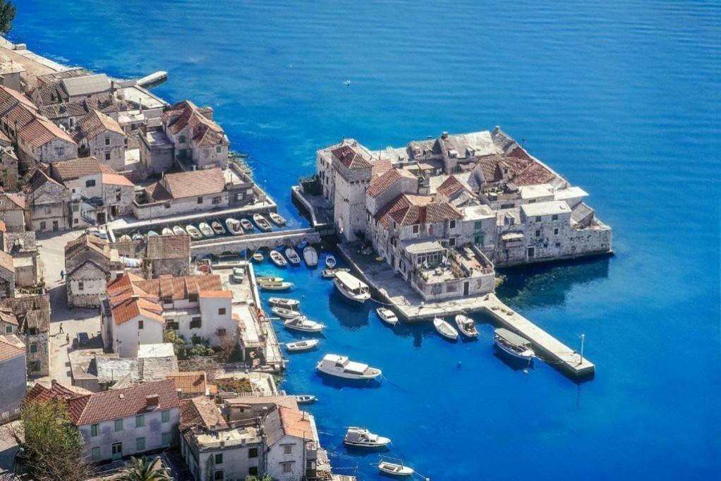 Modern Apartment Near Split & Trogir Kaštela エクステリア 写真